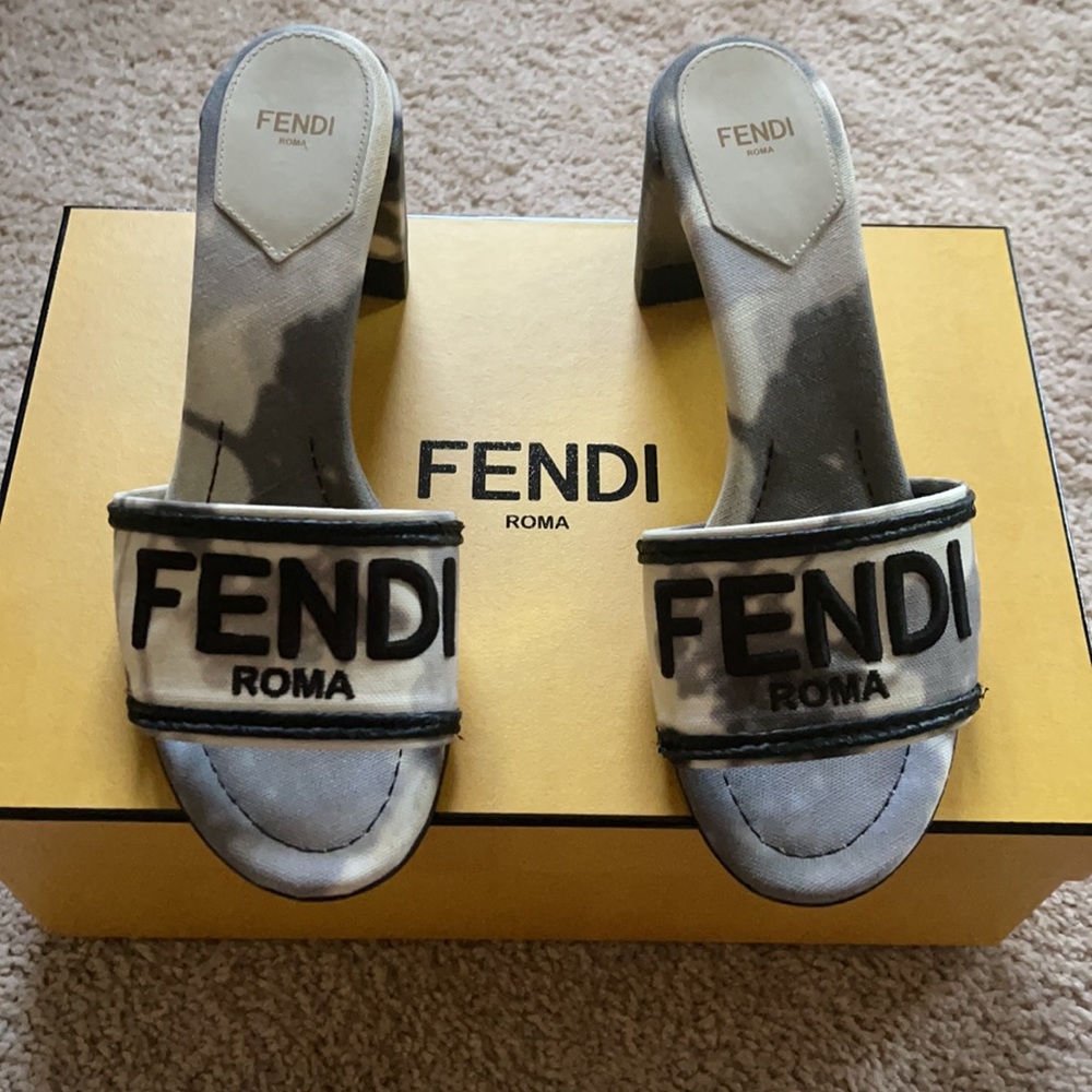 Fendi - Picture 2 of 7